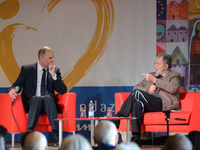Incontro con Romano Prodi 2 - Fondazione Giovanni Paolo II.jpg