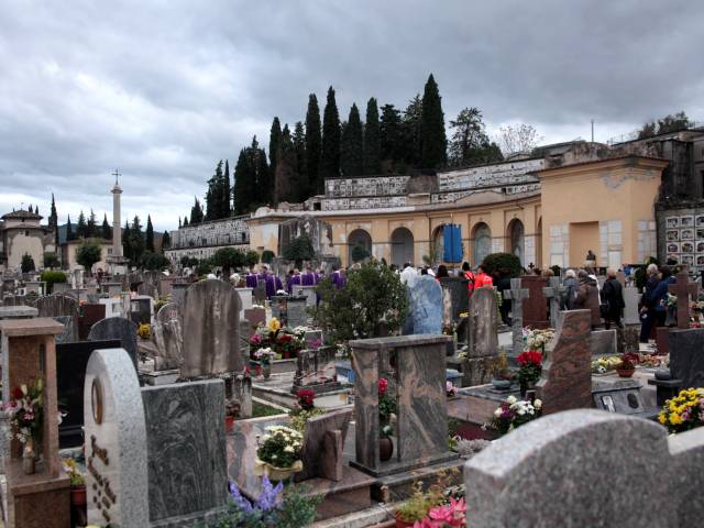 Commemorazione dei defunti, Messa al cimitero di Arezzo