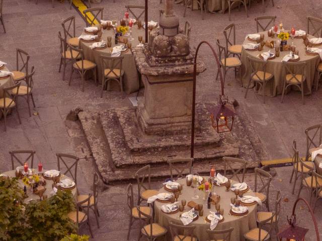 cena in piazza_lucignano_11.jpg