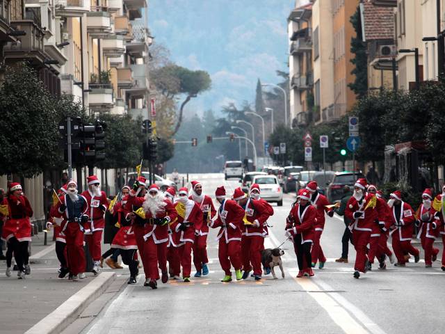 La corsa dei Babbi Natale (9).jpg