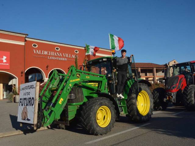 protesta trattori_valdichiana village (1).jpeg