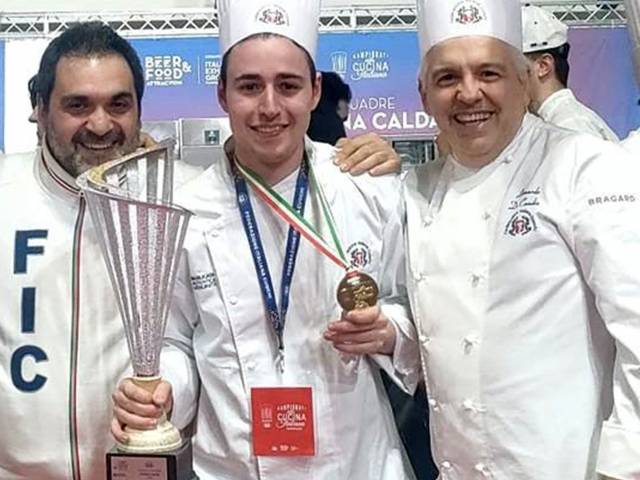 Associazione Cuochi Arezzo - Drago, Monaci e De Candia, Campionati della Cucina Italiana (1).jpg