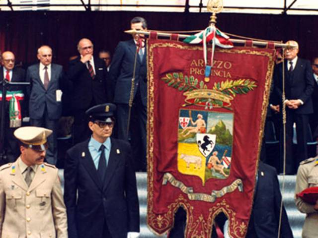 Istituto del Nastro Azzurro - Conferimento Medaglia d Oro al Valor Militare, 1984 (1).jpg