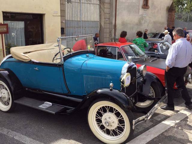 Amici della Chianina - Raduno auto e moto vintage (1).jpg
