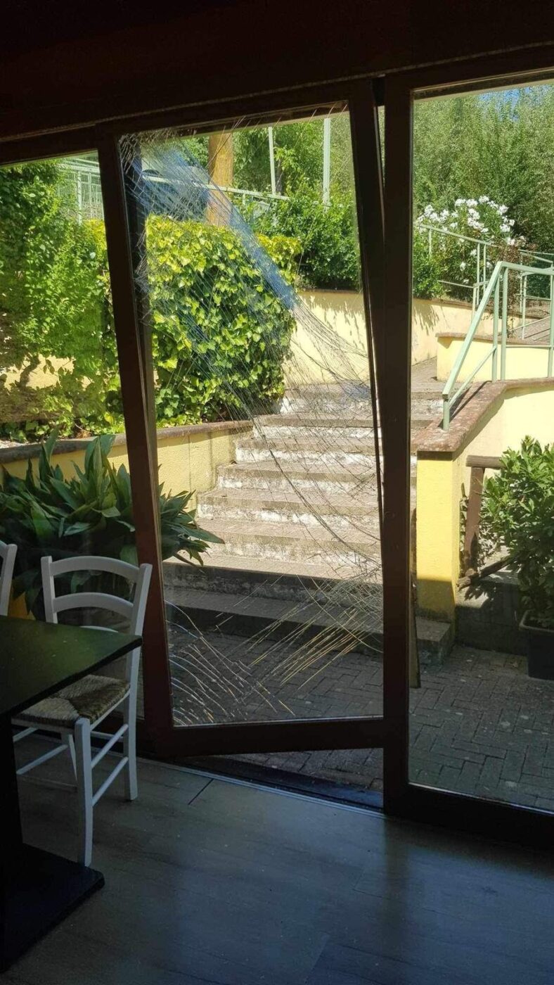La_porta_divelta_del_Relax_caf_1