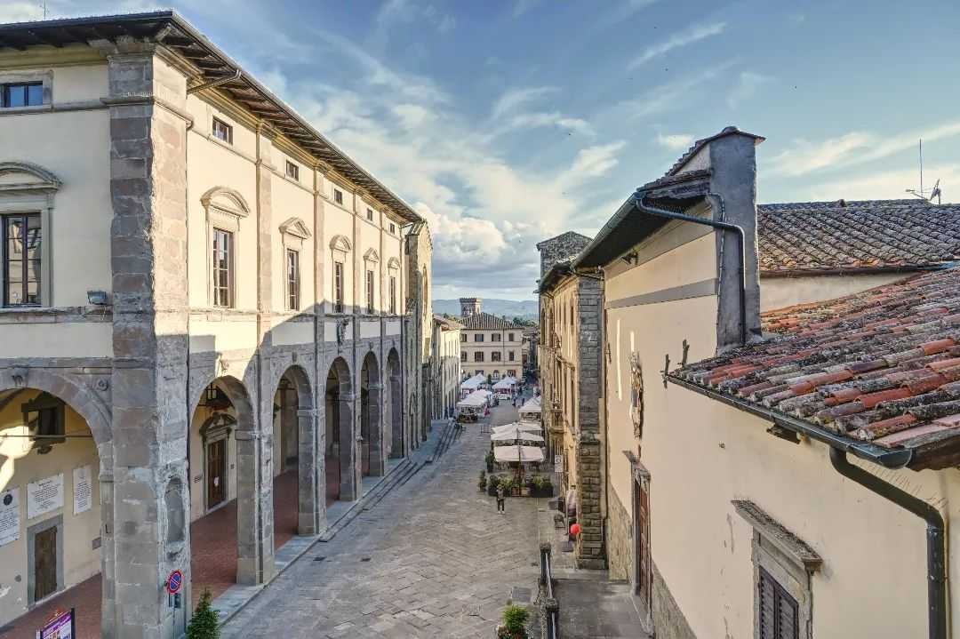 Palazzo_delle_laudi_sansep