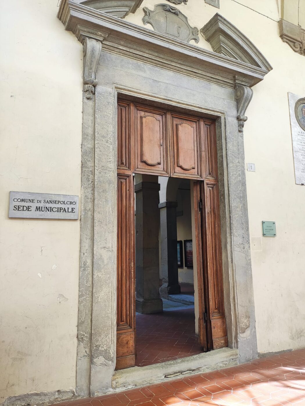 Sansepolcro_Palazzo_delle_Laudi_ingresso