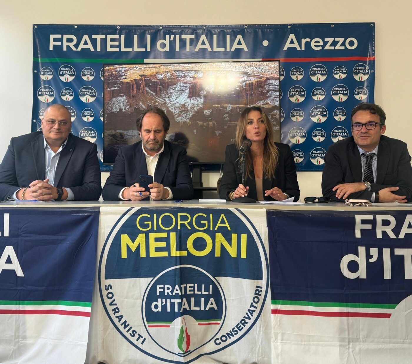 conf. stampa Arezzo – Petrucci