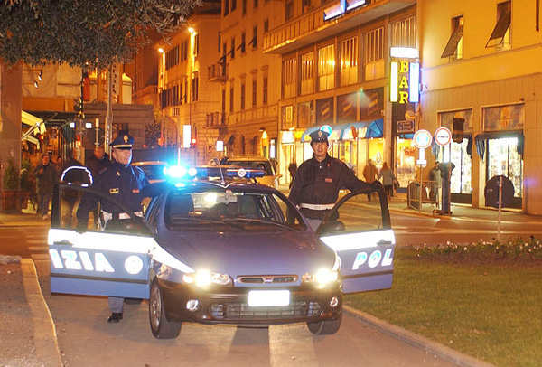 1529593588_polizia-notte1