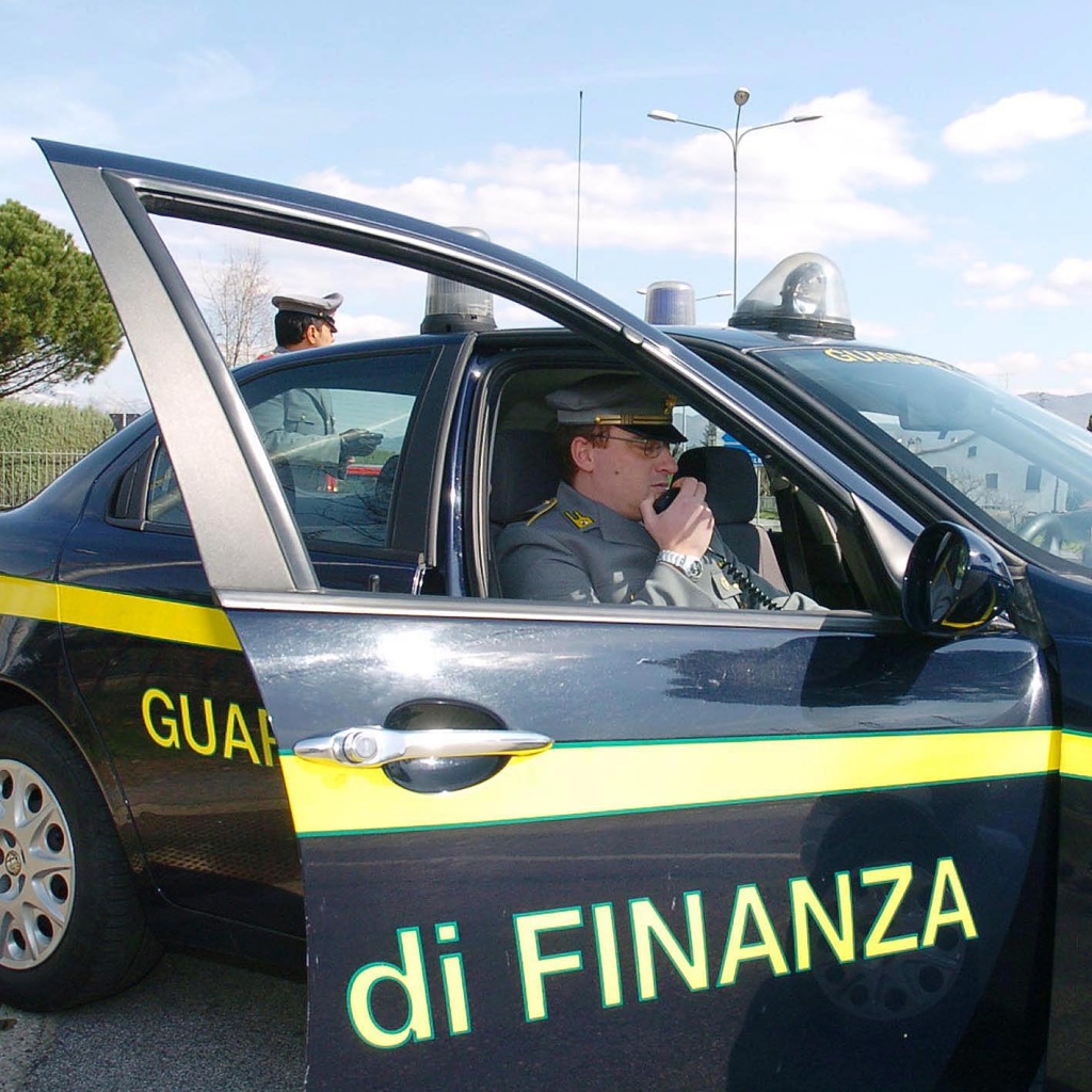 1530611777_Guardia-di_Finanza4