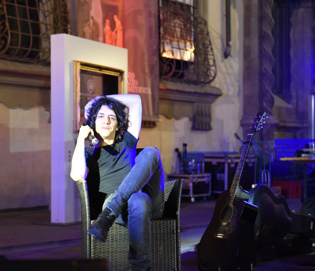 Francesco Motta ad Arezzo in Piazza Grande -FOTO