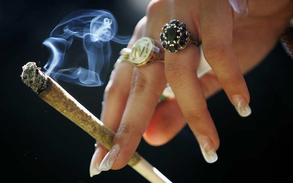 1532256760_Classy-Joint-Smoking-Marijuana