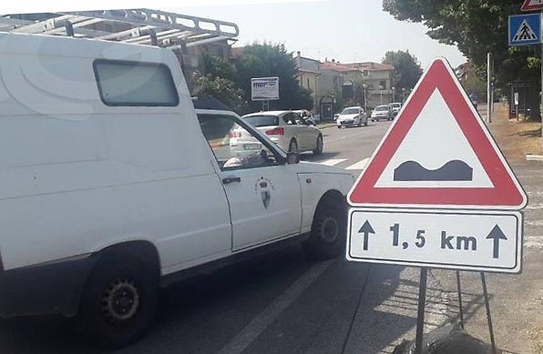 Le buche in viale Dante e dintorni come le opere d’arte portoghesi