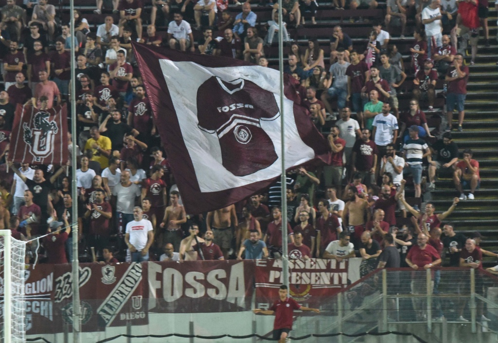 Nel mercoledì di pallone di lusso contro la Fiorentina, vediamo bene, giovanotti amaranto, di tenere alto il nome e l’onore