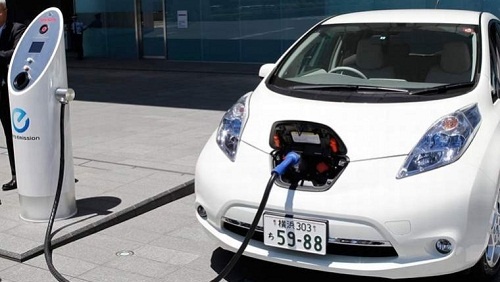 Ad Arezzo la piazzola per caricare le auto elettriche. Ora siamo a posto