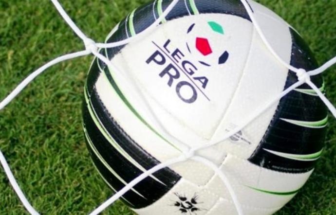 Caos campionati: di rinvio in rinvio, dirigenti senza rispetto, né delle società, né della gente