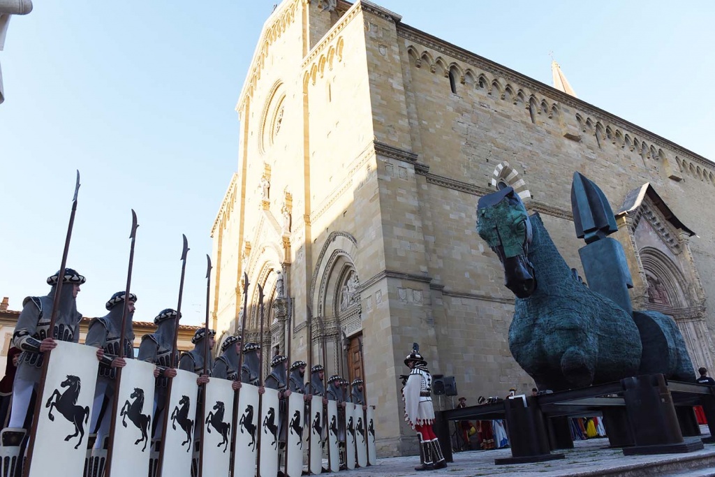Arezzo aspetta 17 milioni o gli armigeri del saracino scenderanno in guerra