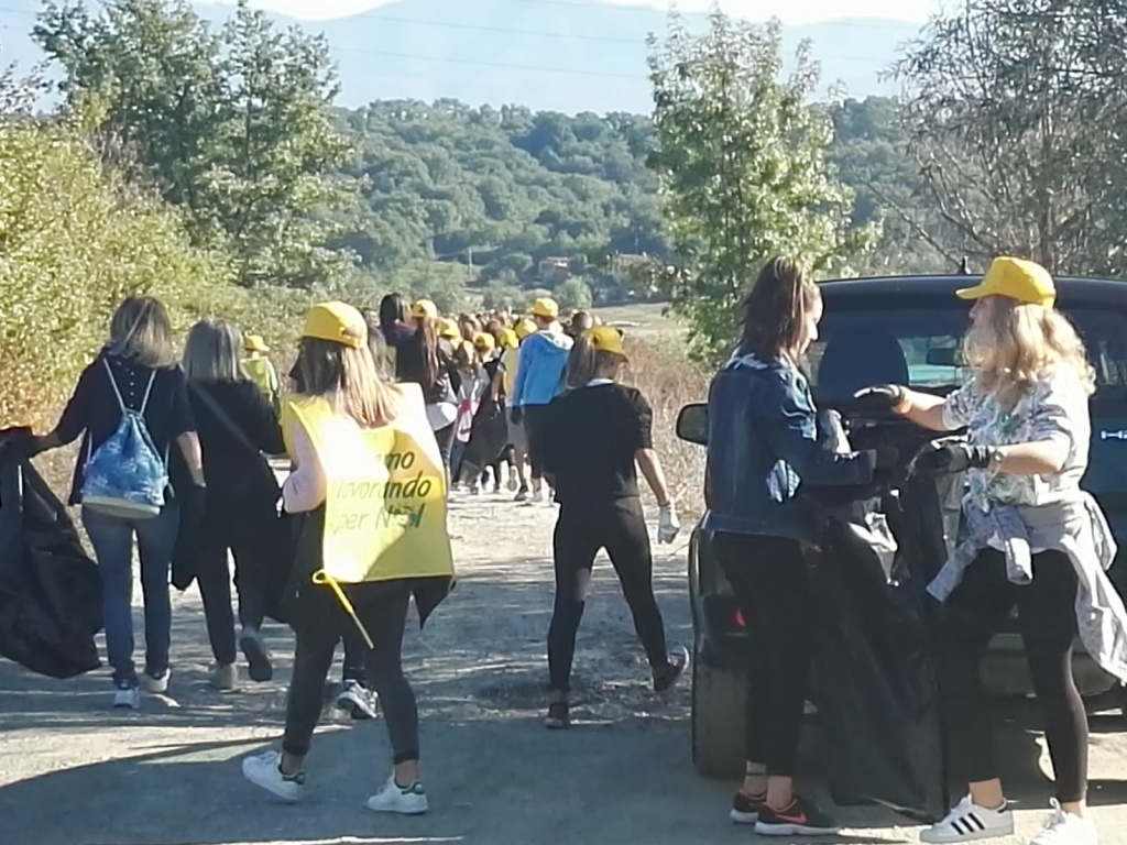 Puliamo il mondo: dai giovani cavrigliesi il buon esempio sulle sponde del Lago di San Cipriano