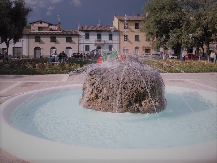 1539331612_fontana_piazza_cesare_battisti_2