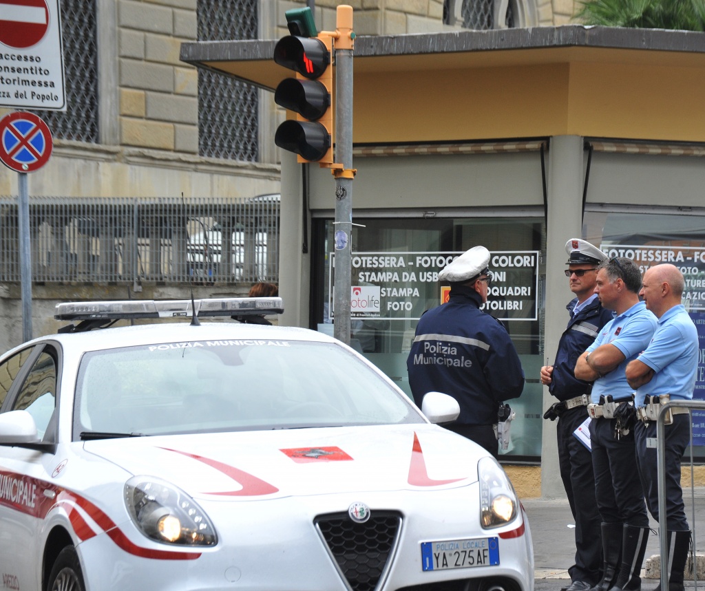 1539346729_vigili_6