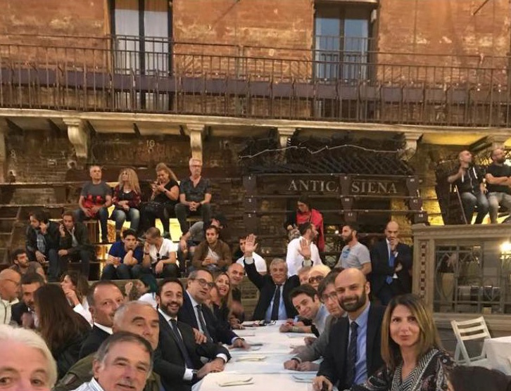 Per colpa del palio di Siena la giunta di Arezzo sull’orlo di una crisi di nervi
