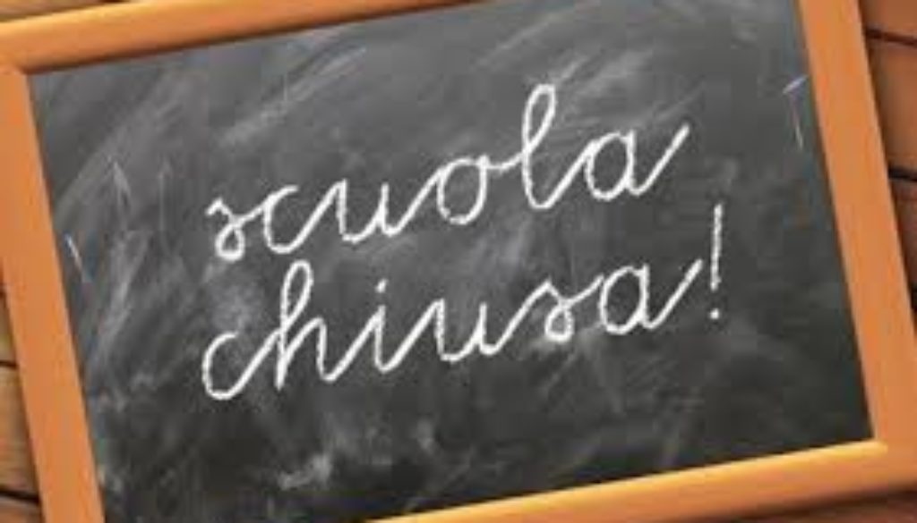 1540756133_Scuola-chiusa