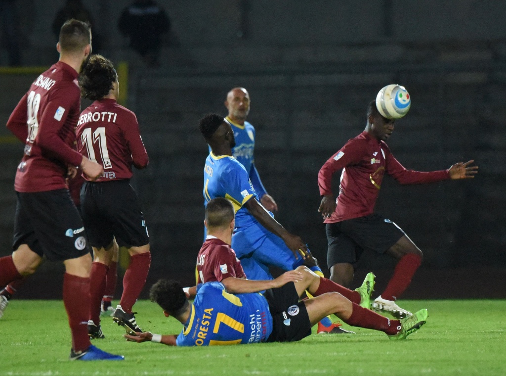 Arezzo, Dal Canto deluso: “Queste partite vanno vinte, anche a costo di buttare il pallone in tribuna” Ar24Tv