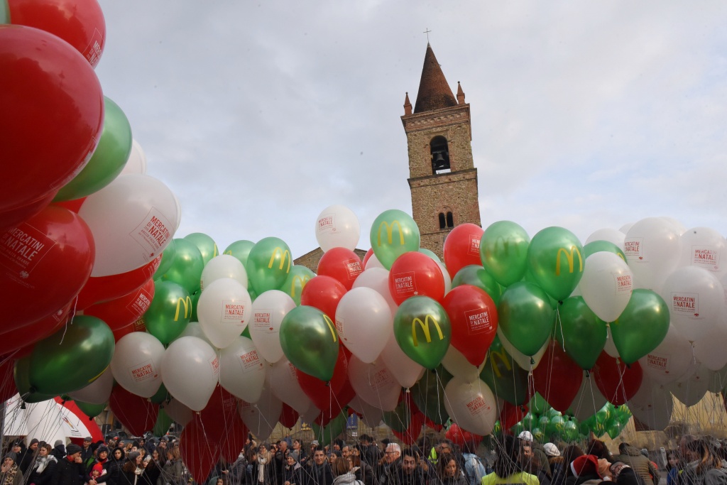 Palloncini in piazza Sant’Agostino – FOTO