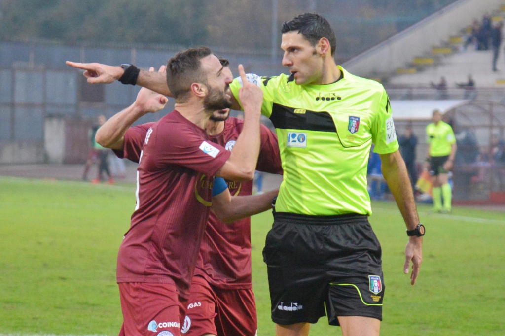 Arezzo Pro Patria 1-1, decidono l’arbitro e gli episodi