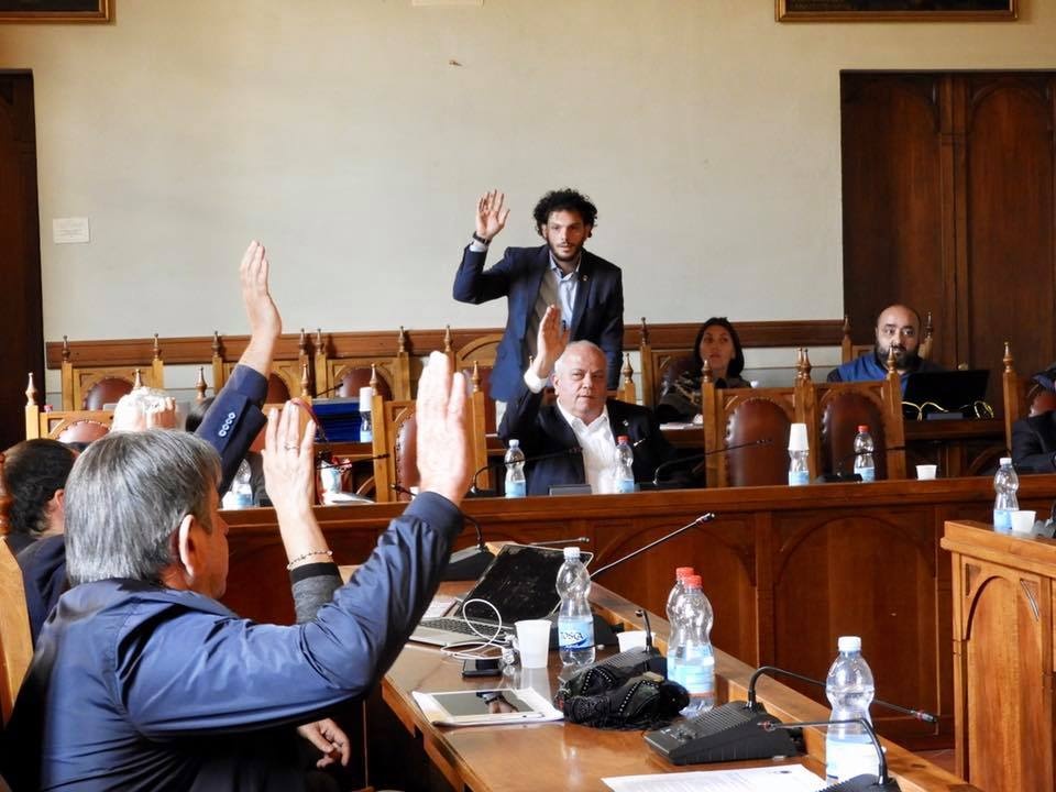 1544009918_consiglio-comunale-votazione