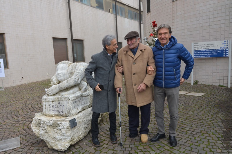 1544436503_10_12_2018_donazione_statua1_002