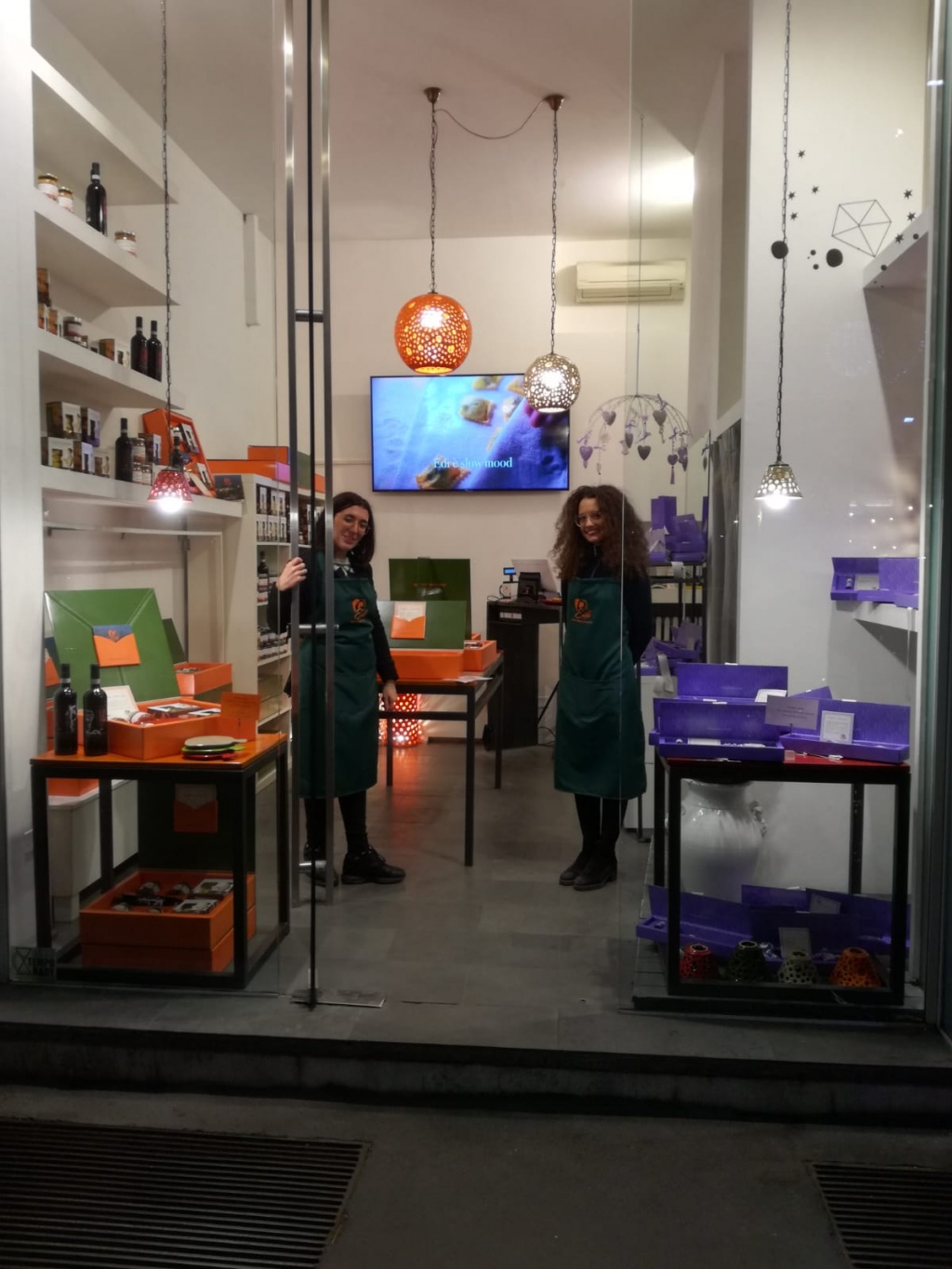 1544525661_Temporary_Store_apertura