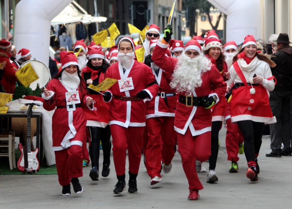 La corsa dei Babbi Natale – FOTO