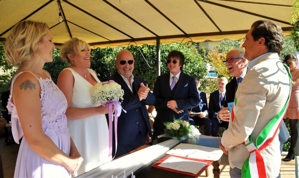 Matrimoni nelle strutture private, ancora aperto il bando