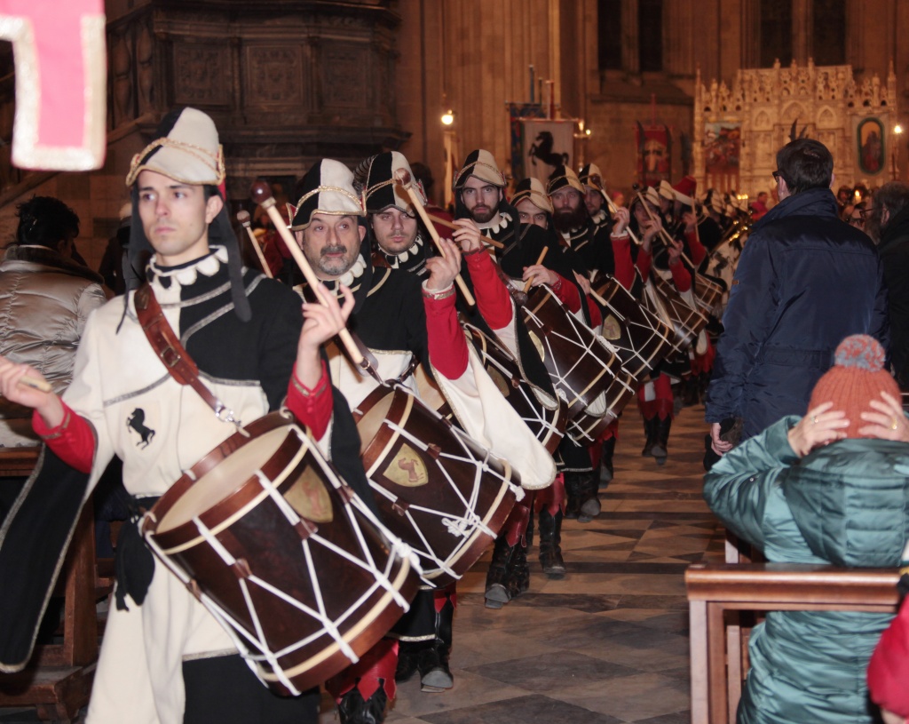 L’offerta dei ceri al beato Gregorio X – FOTO