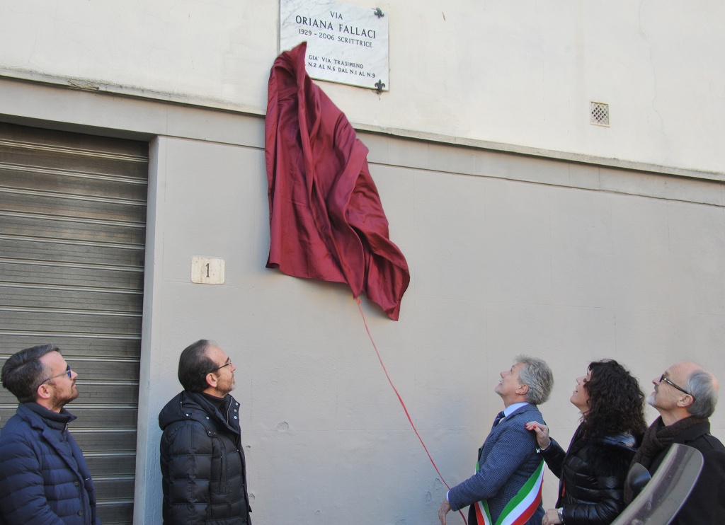 Arezzo intitola una strada alla Fallaci, Ghinelli: “Grande scrittrice e giornalista, una donna libera” Ar24Tv