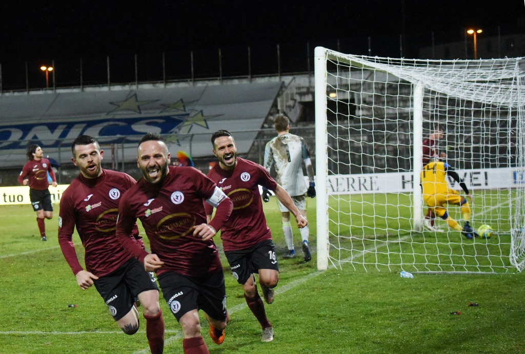 Arezzo più forte delle assenze e del Pisa: gran vittoria nel derby Ar24Tv