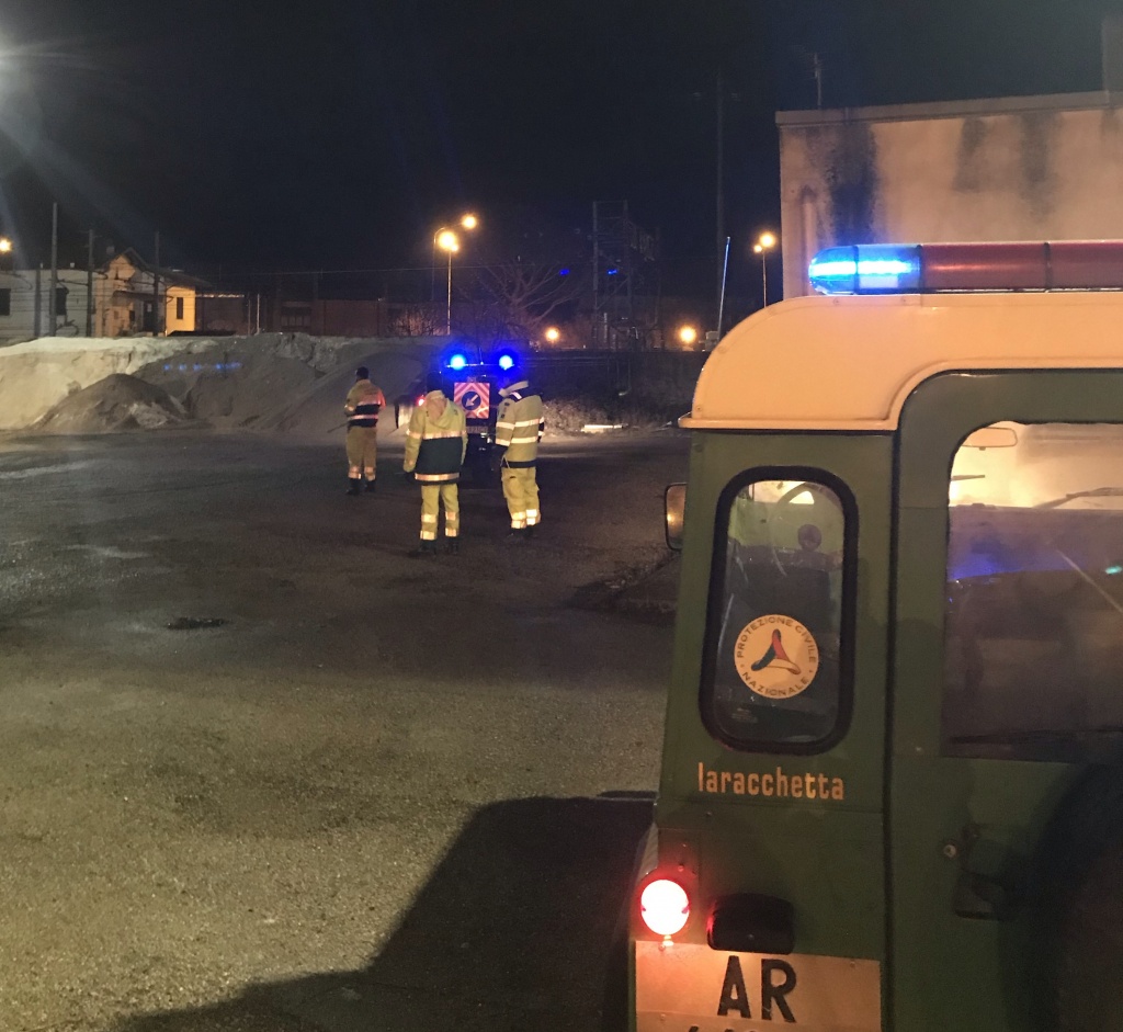 Formazione di ghiaccio sulle strade: nella notte, i volontari de La Racchetta in azione