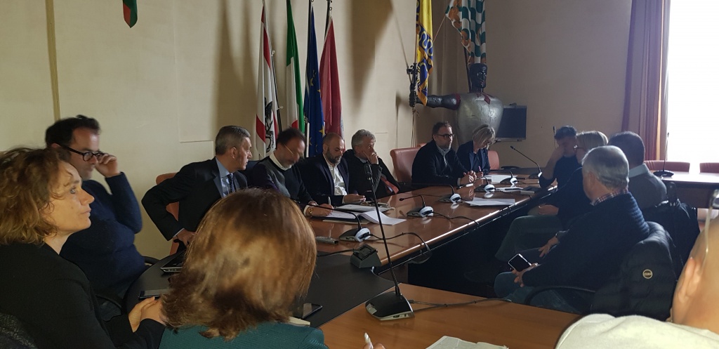 Raccolta rifiuti in centro storico: incontro tecnico tra Comune di Arezzo, SEI Toscana e associazioni di categoria
