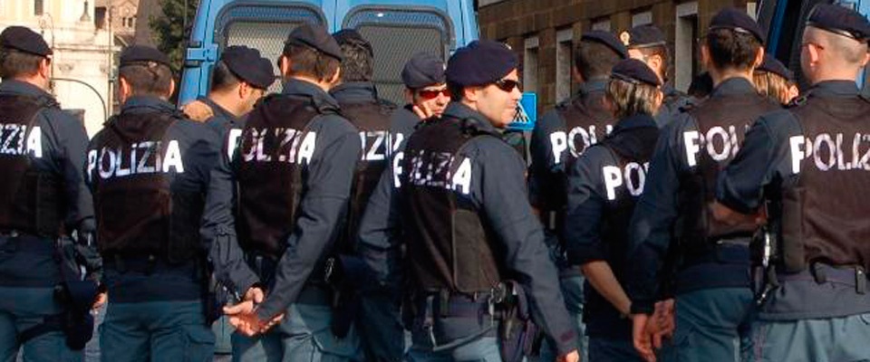 1557488716_poliziotti