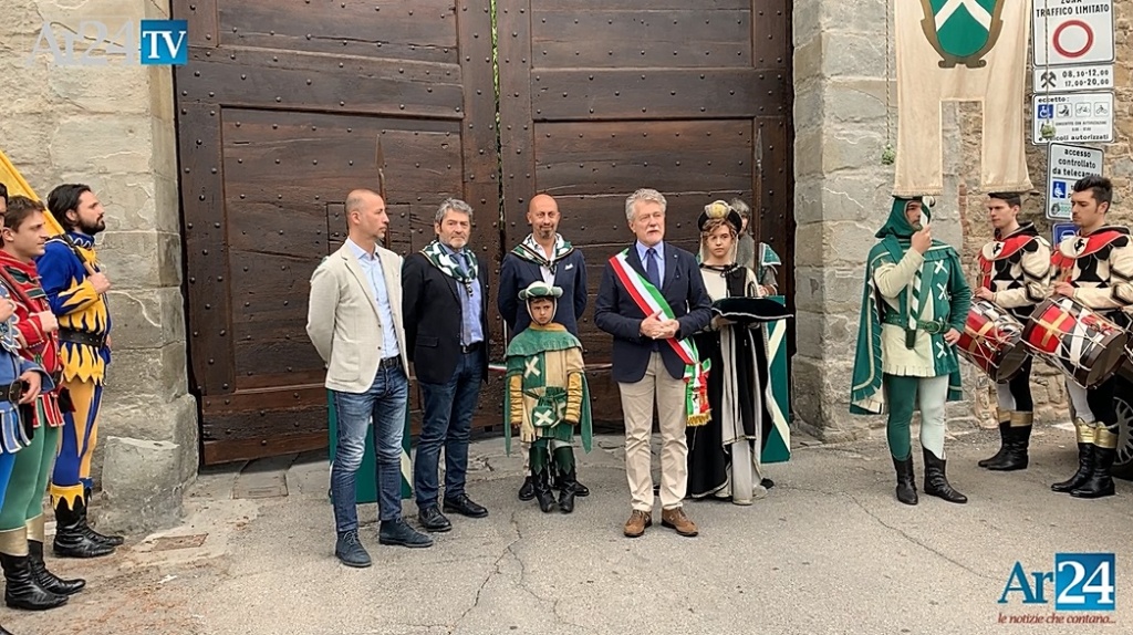 Completato il restauro: Porta Trento e Trieste, o Porta Ferdinanda, è tornata “rinnovata” al suo posto Ar24Tv