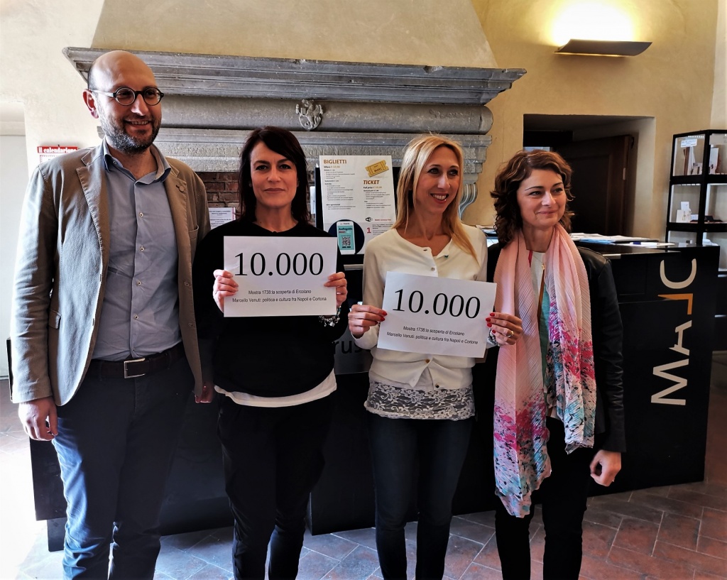 1558604260_foto_visitatore_10.000_mostra_MAEC_Ercolano_maggio_2019_2