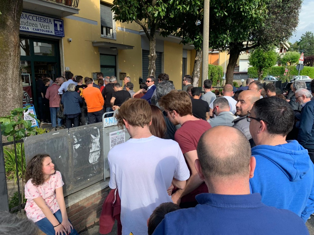 Arezzo, è febbre amaranto: lunghe file ai botteghini per la prevendita della gara col Pisa – Foto