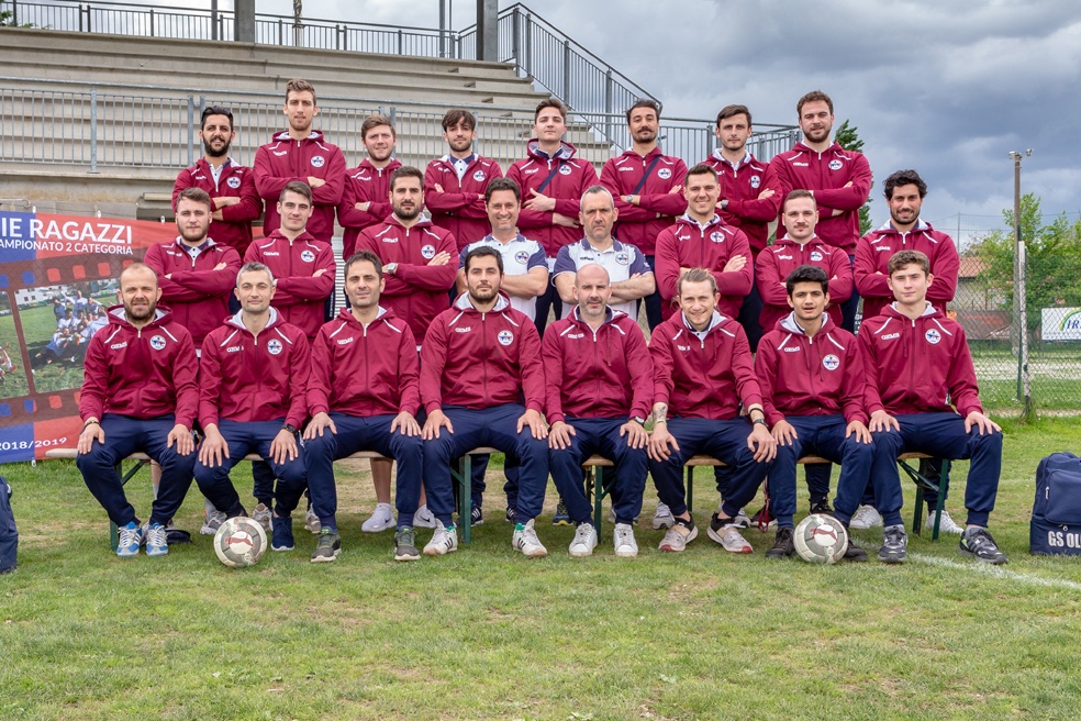 Giostra dei Rioni di Olmo, alla presentazione dei cavalieri anche la squadra di calcio e Mr Fabians