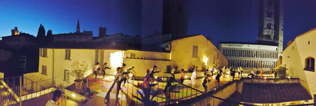 1561880649_Foto_Yoga_ad_Arte_terrazze_Casa_Bruschi