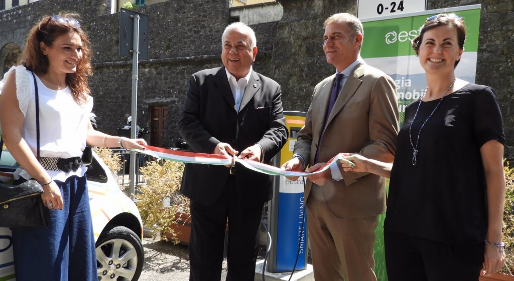 Estra accende la mobilità elettrica a Sansepolcro: fino al 30 ottobre “pieno” gratuito