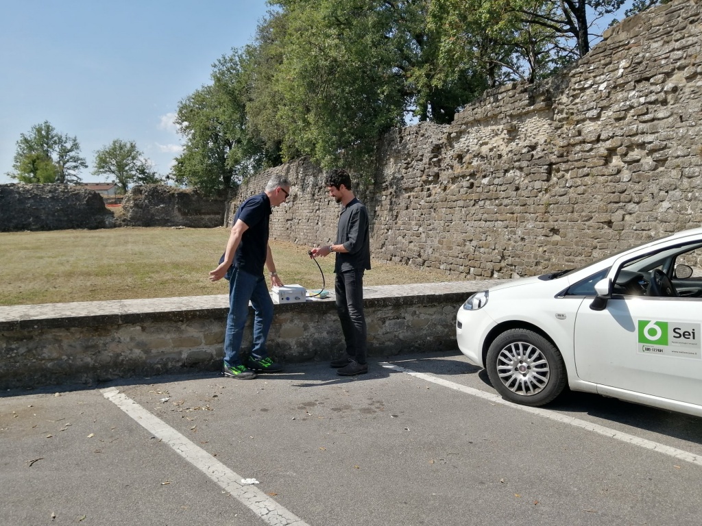 Presidio e controllo del territorio: a Sansepolcro arriva la foto-trappola “killer” contro l’abbandono dei rifiuti – Foto