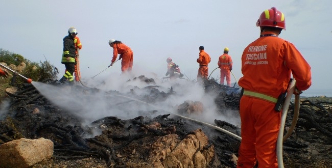 Incendi boschivi, prorogato al 30 settembre il divieto di abbruciamento in tutta la Toscana