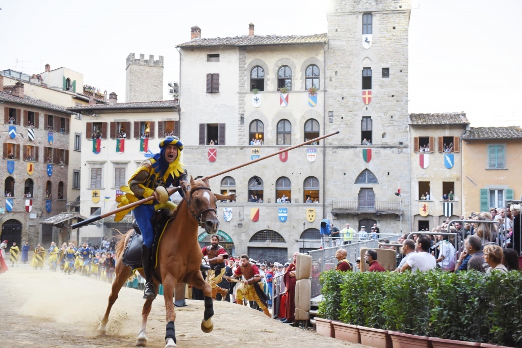 Tredici giostratori aretini tra i migliori cavalieri d’Italia