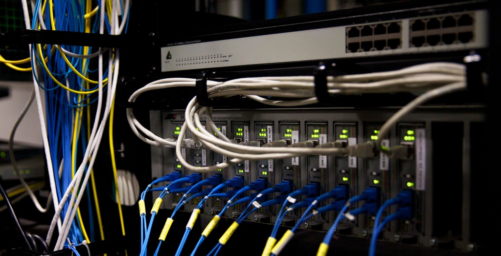 Estracom cerca 1 tecnico specializzato (project manager) nel settore delle reti di telecomunicazione elettroniche in fibra ottica